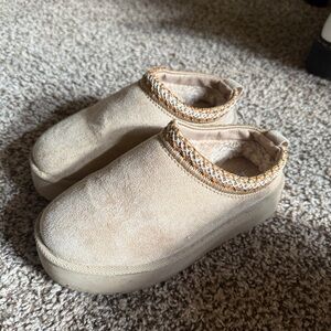 Mudd Kids Tan Boots with Gold Accents